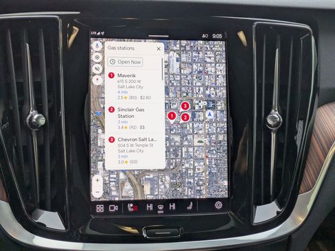 Certified 2025 Volvo V60 B5 Cross Country Plus image 22