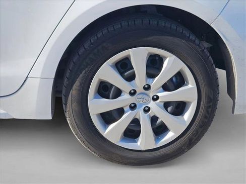 Used 2026 Toyota Corolla LE image 5
