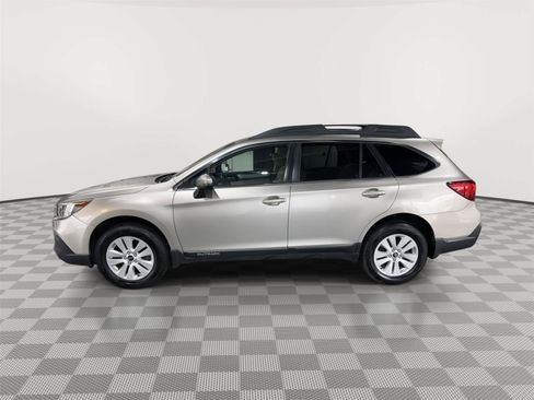 Used 2018 Subaru Outback 2.5i Premium AWD/4WD image 2