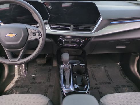 Used 2024 Chevrolet Trax LT image 11