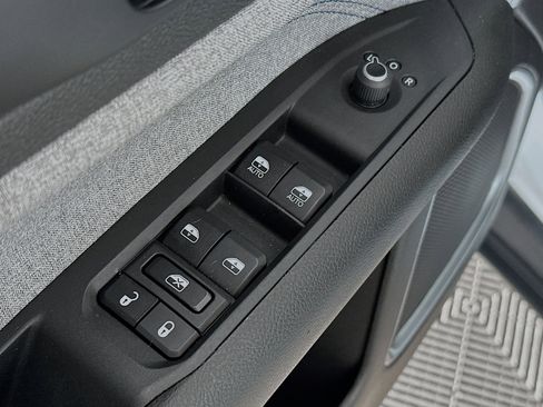 Used 2024 Jeep Compass Latitude image 17