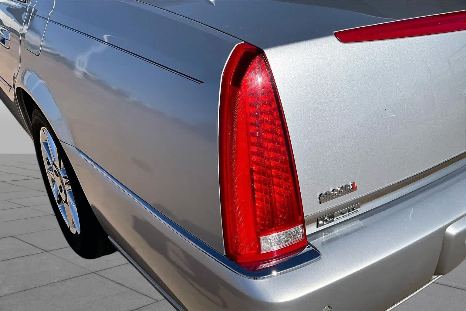 Used 2011 Cadillac DTS Luxury FWD image 26
