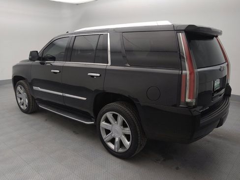 Used 2017 Cadillac Escalade Luxury image 3