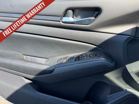 Used 2024 Nissan Altima 2.5 SV FWD image 19