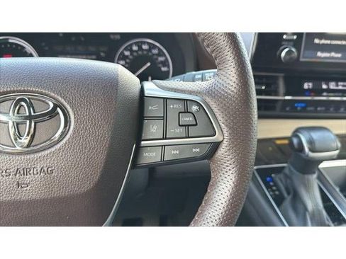 Certified 2024 Toyota Sienna Platinum FWD image 27