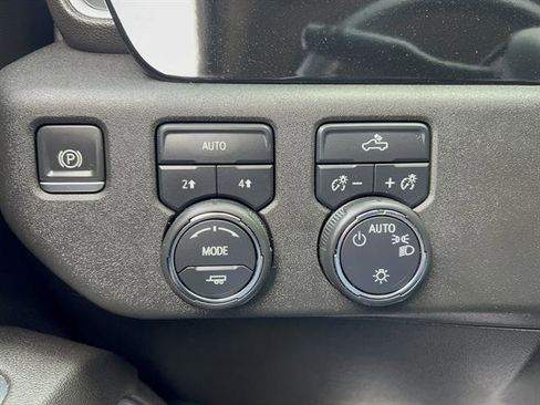 Used 2023 Chevrolet Silverado 1500 LT AWD/4WD image 22
