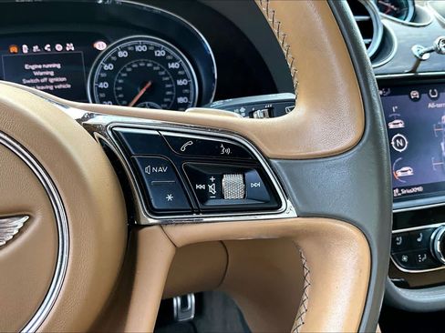 Used 2017 Bentley Bentayga AWD/4WD image 24