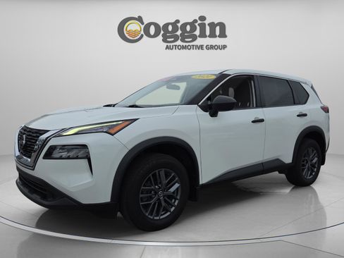 Used 2021 Nissan Rogue S image 1