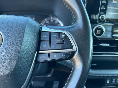 Used 2022 Toyota Highlander LE image 24
