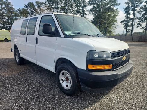 Used 2022 Chevrolet Express 2500 2500 3dr Cargo Van w/ Driver Convenience Package image 8