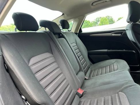 Used 2018 Ford Fusion SE FWD image 20