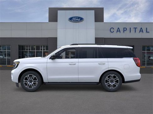 New 2025 Ford Expedition Active image 3