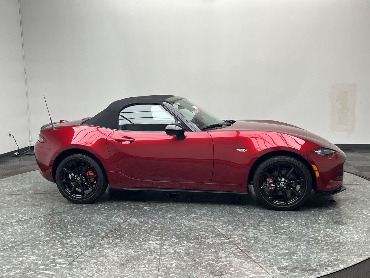 Used 2021 MAZDA MX-5 Miata Club RWD image 22
