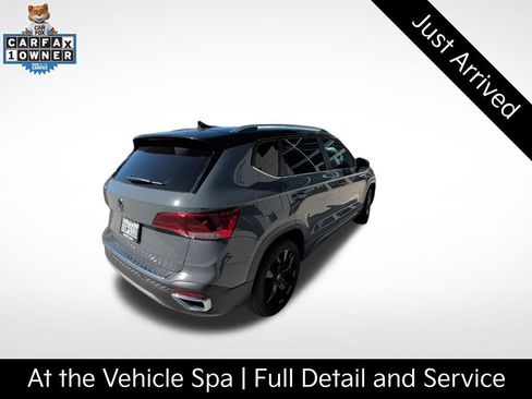 Used 2023 Volkswagen Taos SE w/ Panoramic Sunroof Package image 4
