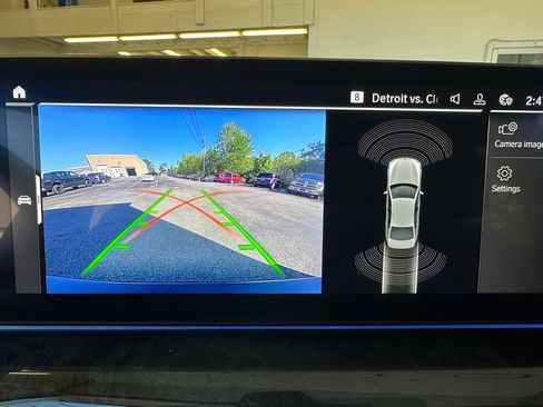 Used 2023 BMW 540i xDrive w/ Premium Package image 6