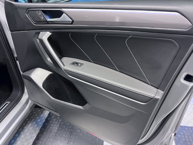 Certified 2022 Volkswagen Tiguan SE R-Line FWD image 12