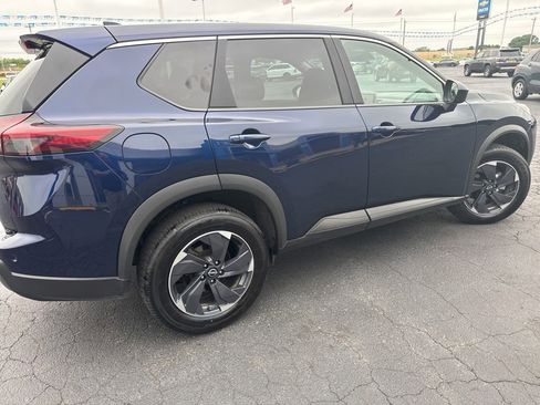 Used 2025 Nissan Rogue SV FWD image 5