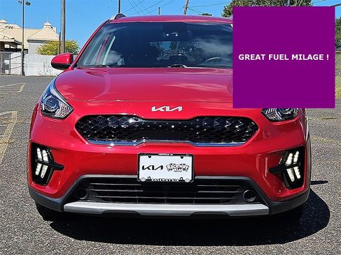 Certified 2022 Kia Niro LXS image 2