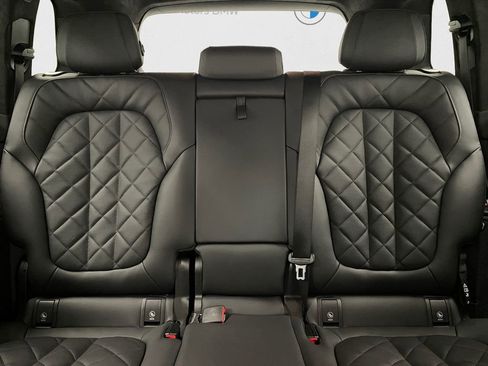 Used 2025 BMW X7 xDrive40i w/ M Sport Package image 11