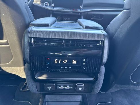 Used 2024 Jeep Wagoneer Series II AWD/4WD image 18