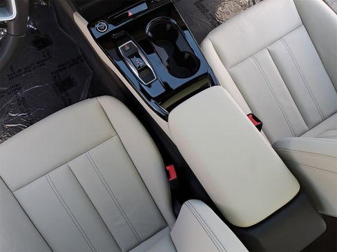 New 2025 Audi A6 e-tron Premium image 28