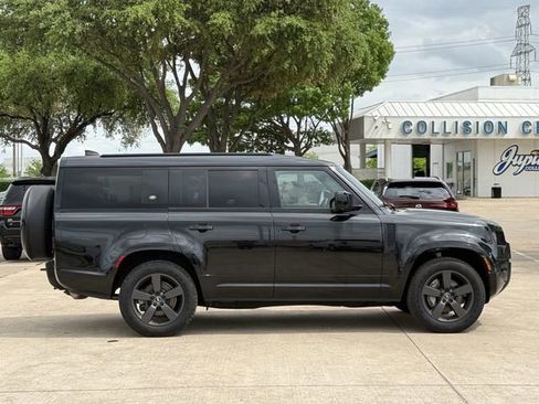 Used 2023 Land Rover Defender 130 X-Dynamic SE image 3