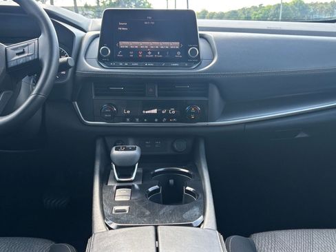 Used 2025 Nissan Rogue SV FWD image 17
