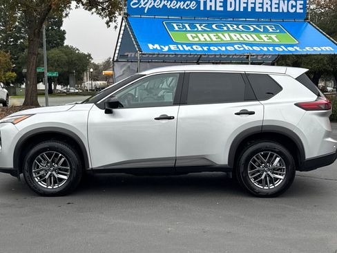 Used 2024 Nissan Rogue S image 6