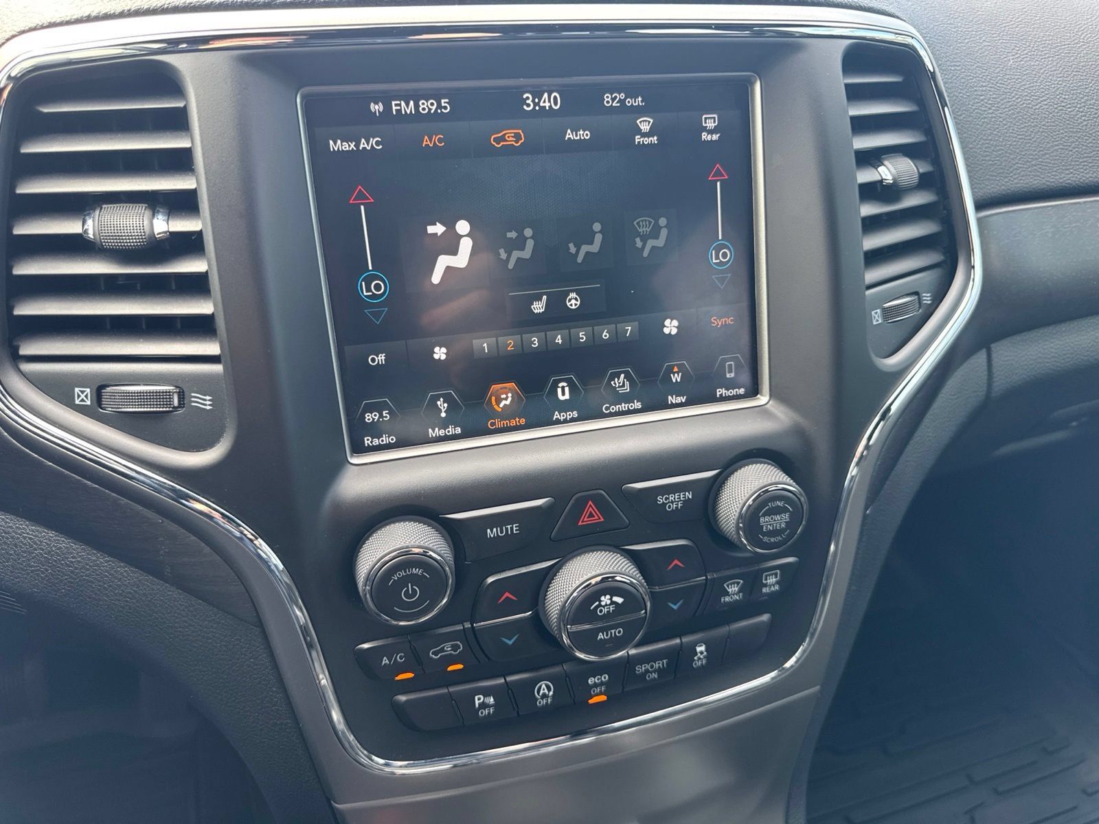 Used 2018 Jeep Grand Cherokee Altitude AWD/4WD image 20