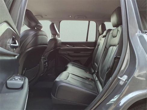 Used 2023 Jeep Grand Cherokee Limited image 23