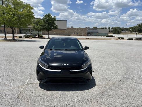Used 2022 Kia Forte LXS FWD image 2