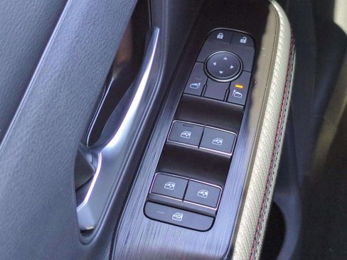 New 2026 Nissan Kicks SR w/ SR Premium Package FWD image 31
