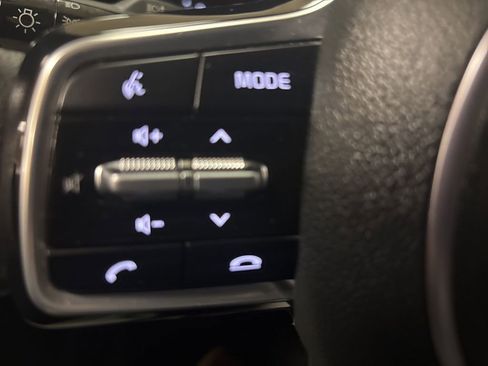 Used 2023 Kia Sorento LX image 21