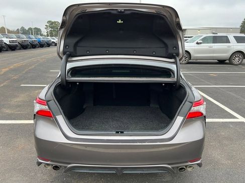 Used 2018 Toyota Camry XSE image 38