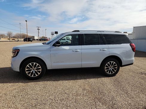 Used 2025 Ford Expedition Platinum AWD/4WD image 2
