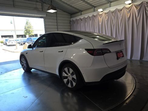 Used 2021 Tesla Model Y 2WD image 7