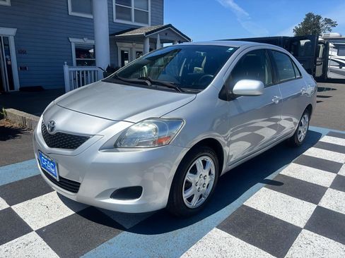 Used 2012 Toyota Yaris Sedan FWD image 2