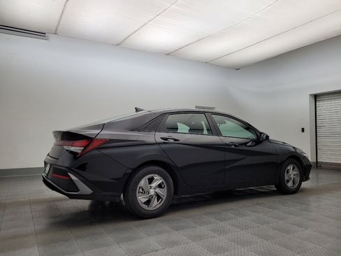 Used 2025 Hyundai Elantra SE image 10