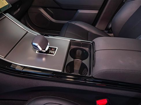 Used 2025 Land Rover Range Rover Velar Dynamic SE image 26