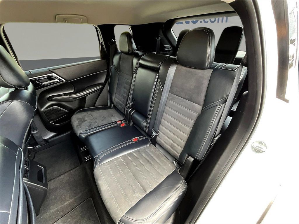 Used 2024 Mitsubishi Outlander SE AWD/4WD image 25