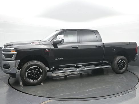 Used 2025 RAM 2500 Laramie AWD/4WD image 2