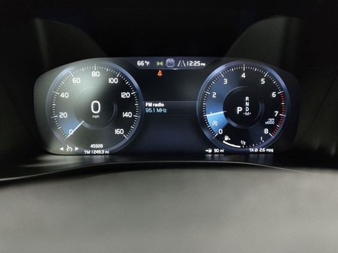 Used 2022 Volvo XC40 T5 R-Design image 14