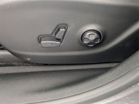 Used 2019 Jeep Cherokee Limited w/ Technology Group image 15