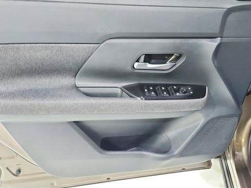Certified 2025 Nissan Kicks SV FWD image 18