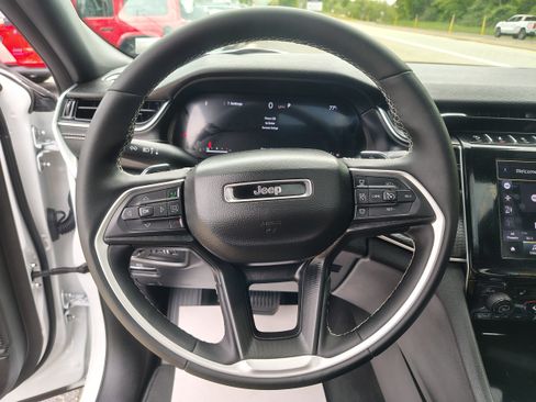 Certified 2024 Jeep Grand Cherokee Altitude AWD/4WD image 31