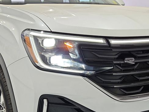 Certified 2024 Volkswagen Atlas SEL Premium R-Line AWD/4WD image 6
