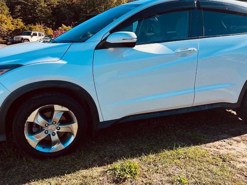 Used 2016 Honda HR-V EX image 9