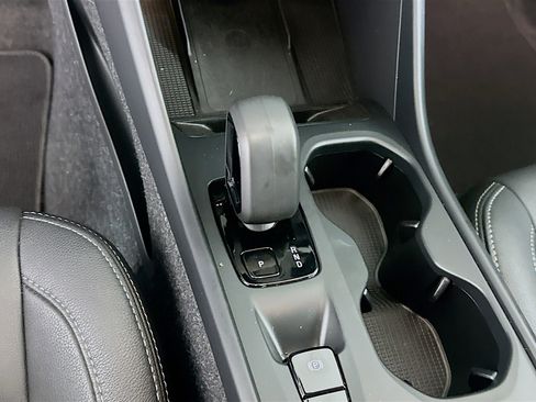Used 2025 Volvo XC40 B5 Core image 24