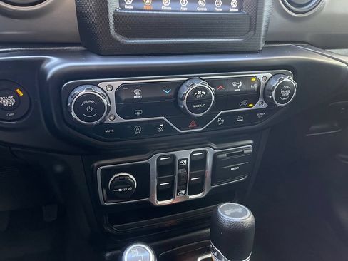 Used 2022 Jeep Wrangler Unlimited Sport AWD/4WD image 18