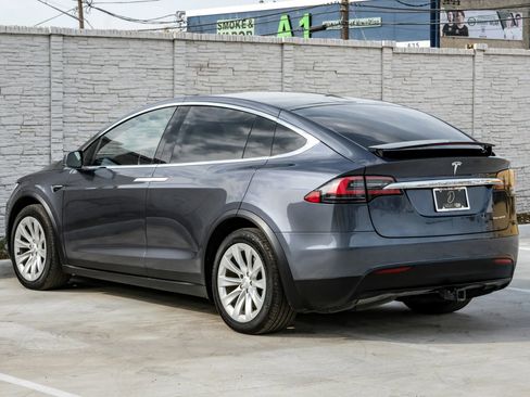 Used 2019 Tesla Model X 75D image 13